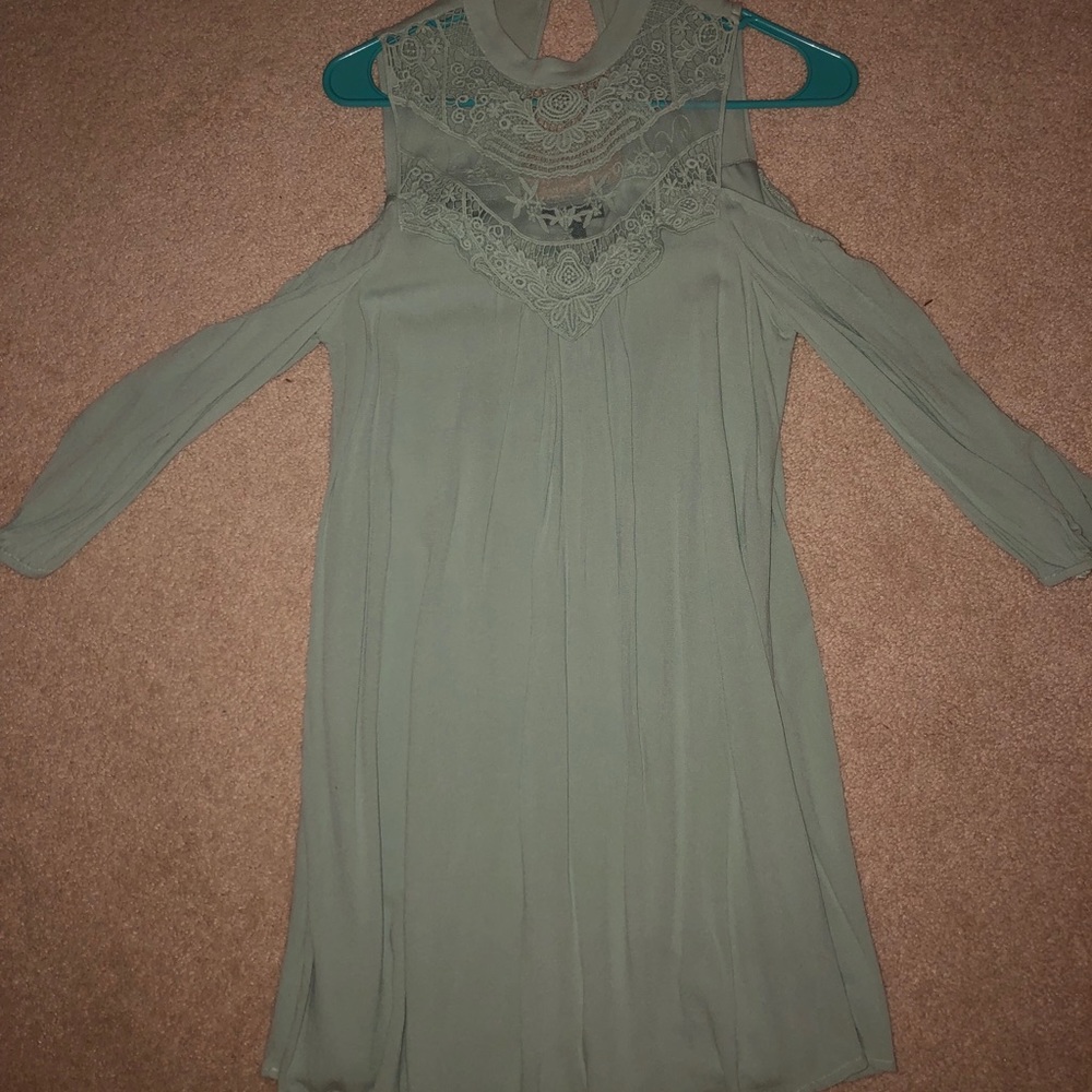 Flowy Mint Green “T-shirt” style dress! 👗